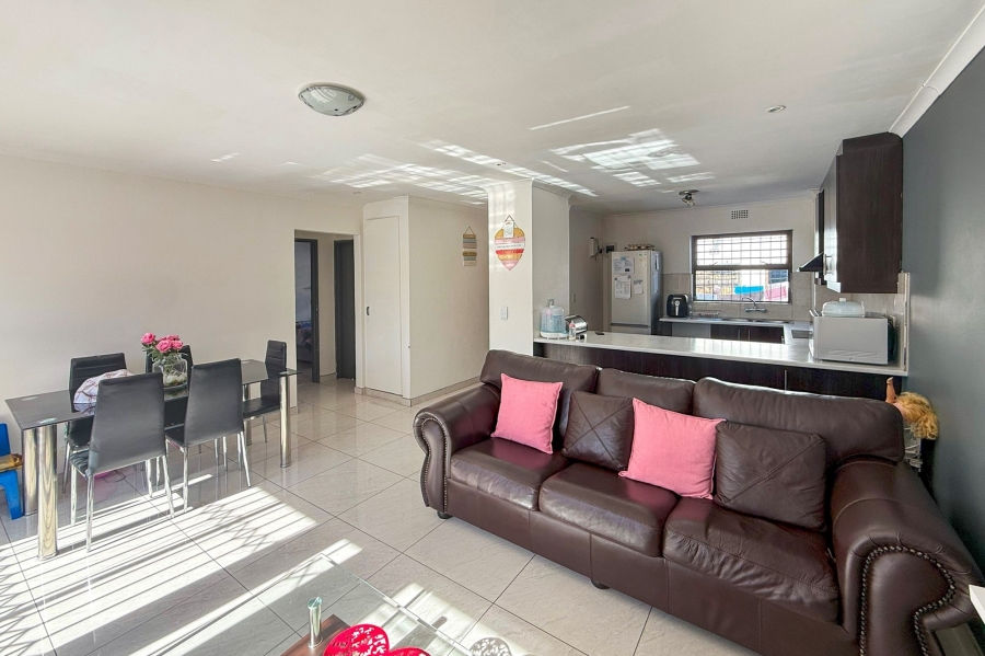 2 Bedroom Property for Sale in Welgelegen Western Cape